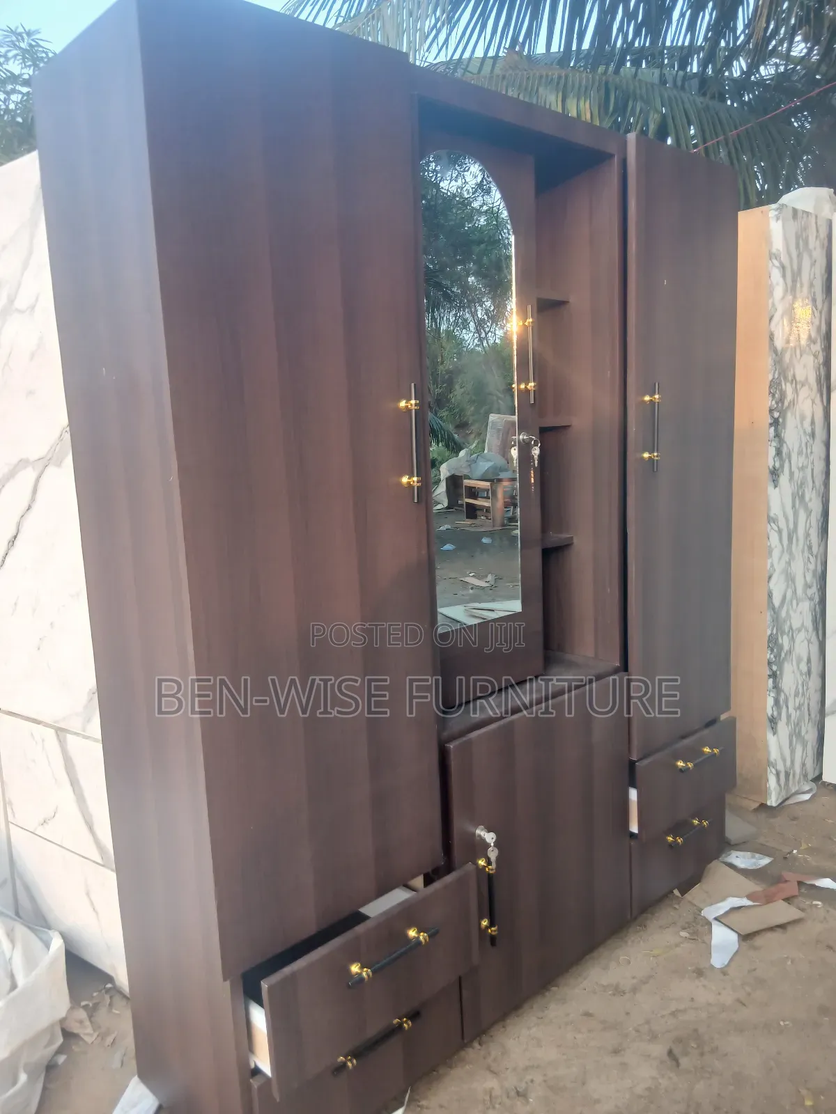 Qquality Wardrobe