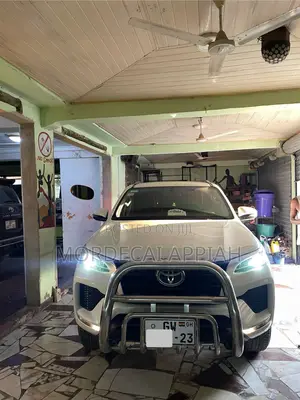 Photo - Toyota Fortuner 2.7 AWD 2023 White