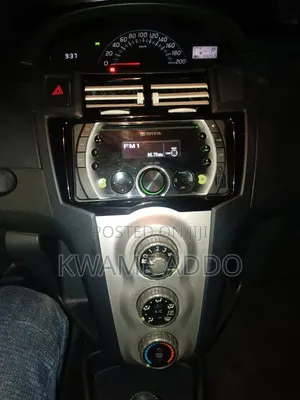 Toyota Yaris 2011 Black