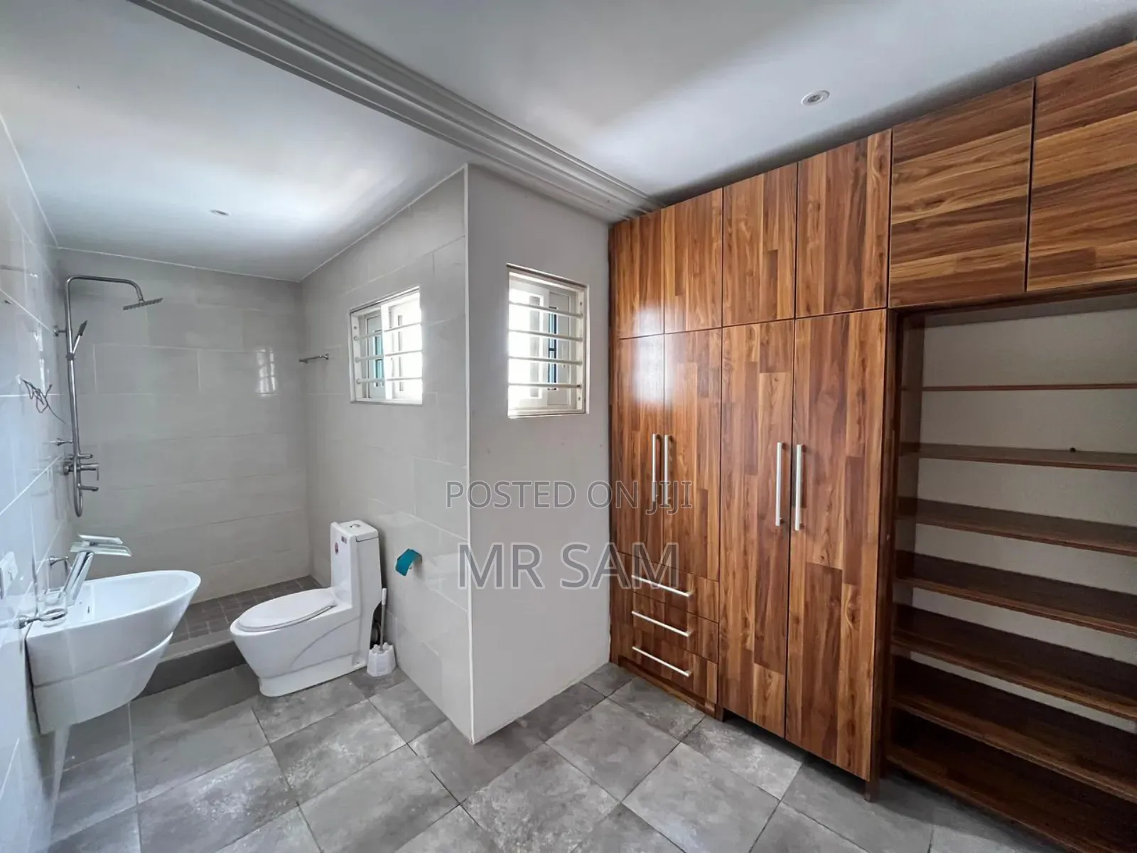 5bdrm House in Sam Properties, West Hills Mall Area for sale