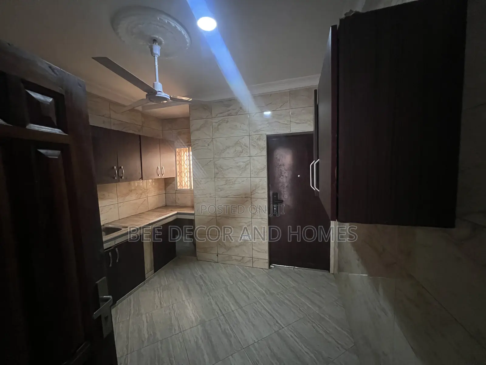 3bdrm Apartment in Bee Decor & Homes, Old Ashomang for rent