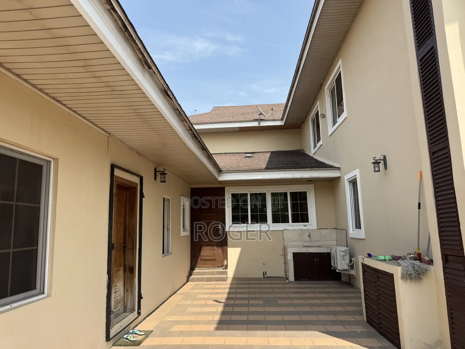 5 Bed House With 2 Bq for Sale at East Legon