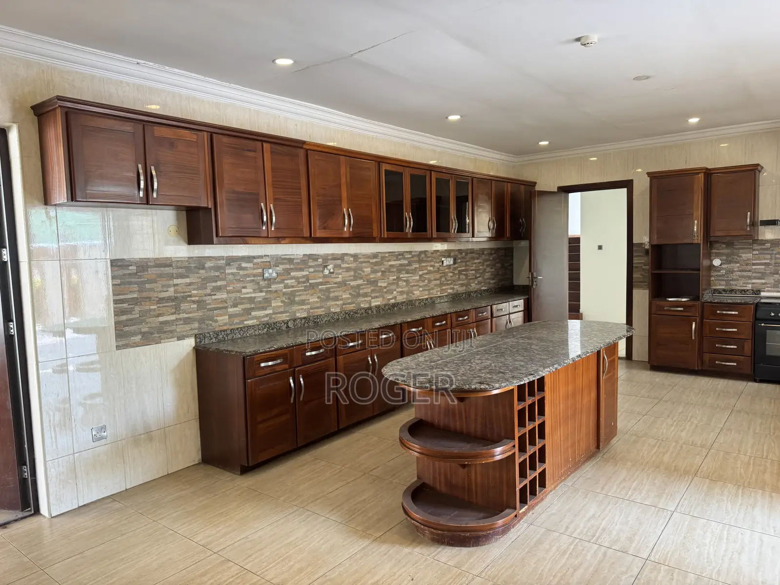 5 Bed House With 2 Bq for Sale at East Legon