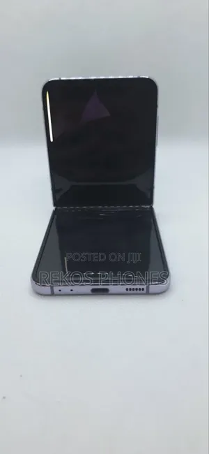 New Samsung Galaxy Z Flip4 256 GB Purple