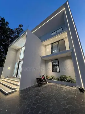 7bdrm House in American House, East Legon for sale