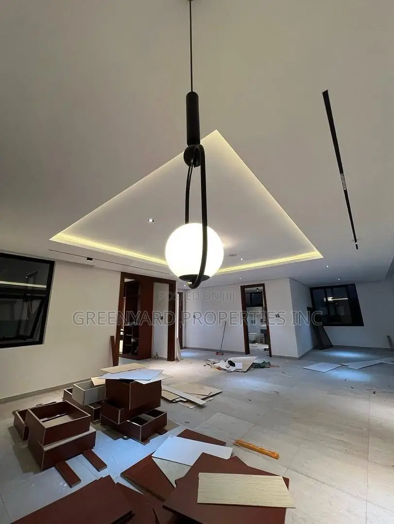 7bdrm House in American House, East Legon for sale