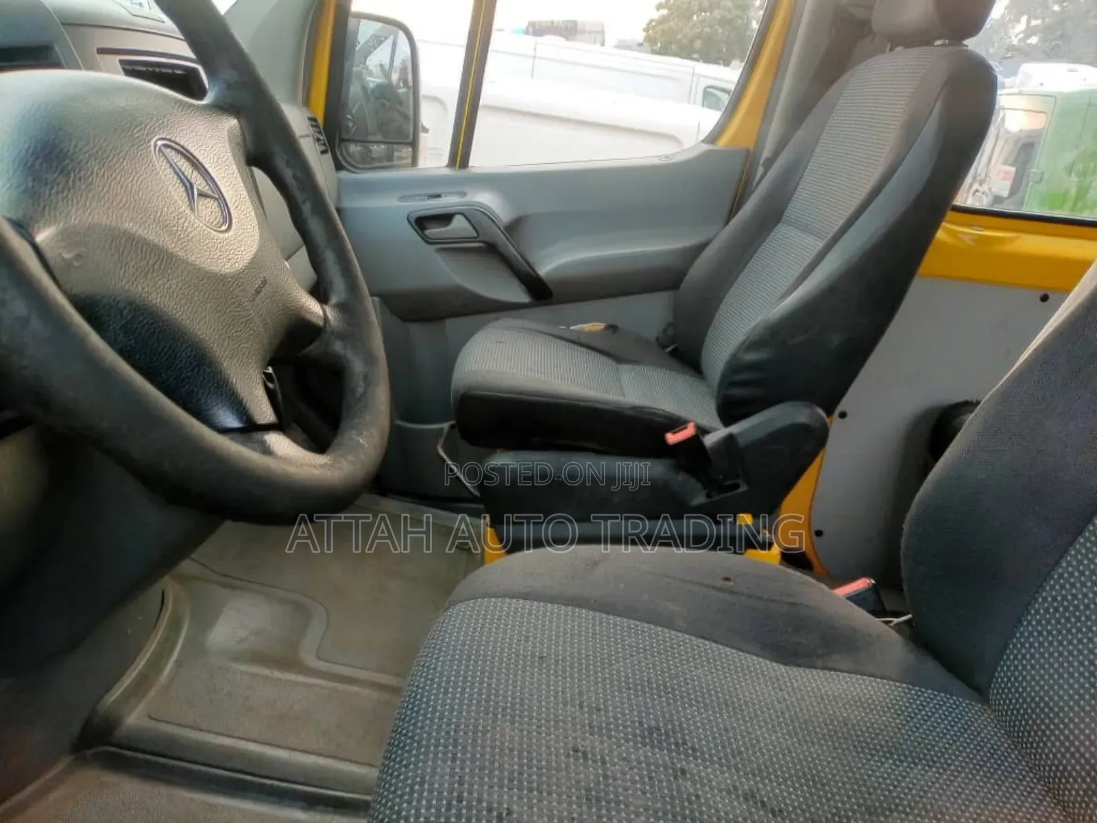 Mercedes-Benz Tourismo 2000 Yellow