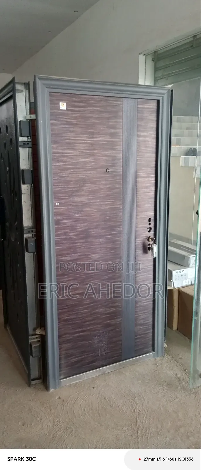 Smooth Paladin Single One and Half Available Door + Handle