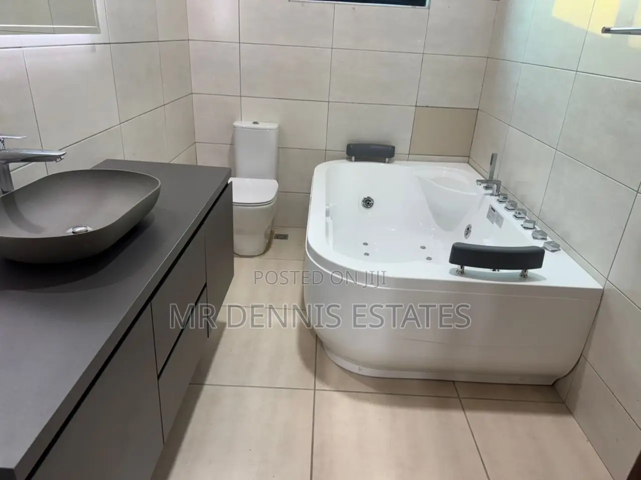 3bdrm Apartment in Achimota Apartments, Mile 7 for rent