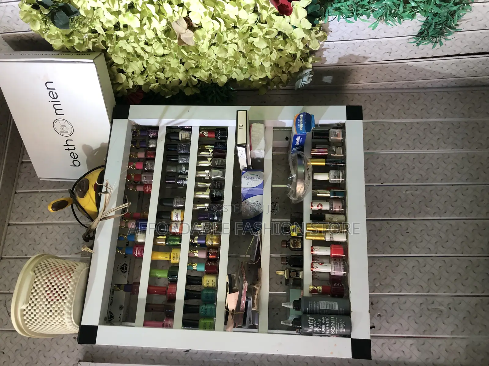 Polish Station and Towels Rack