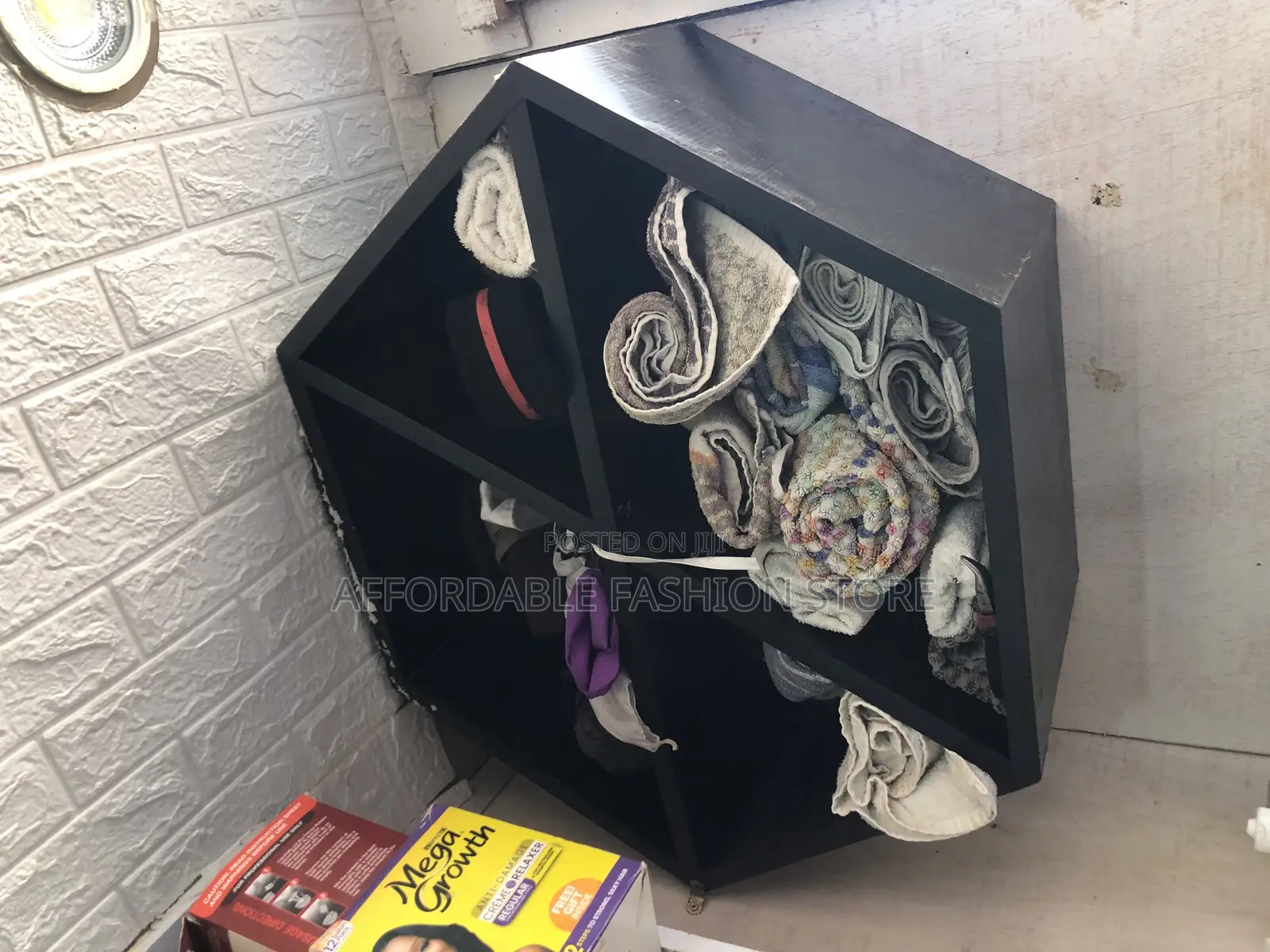 Polish Station and Towels Rack