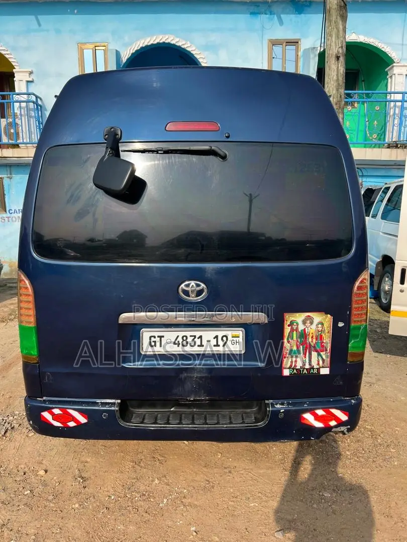 Toyota HiAce 2010 Blue