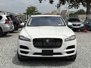 Photo - Jaguar F-Pace 25t Premium AWD 2019 White