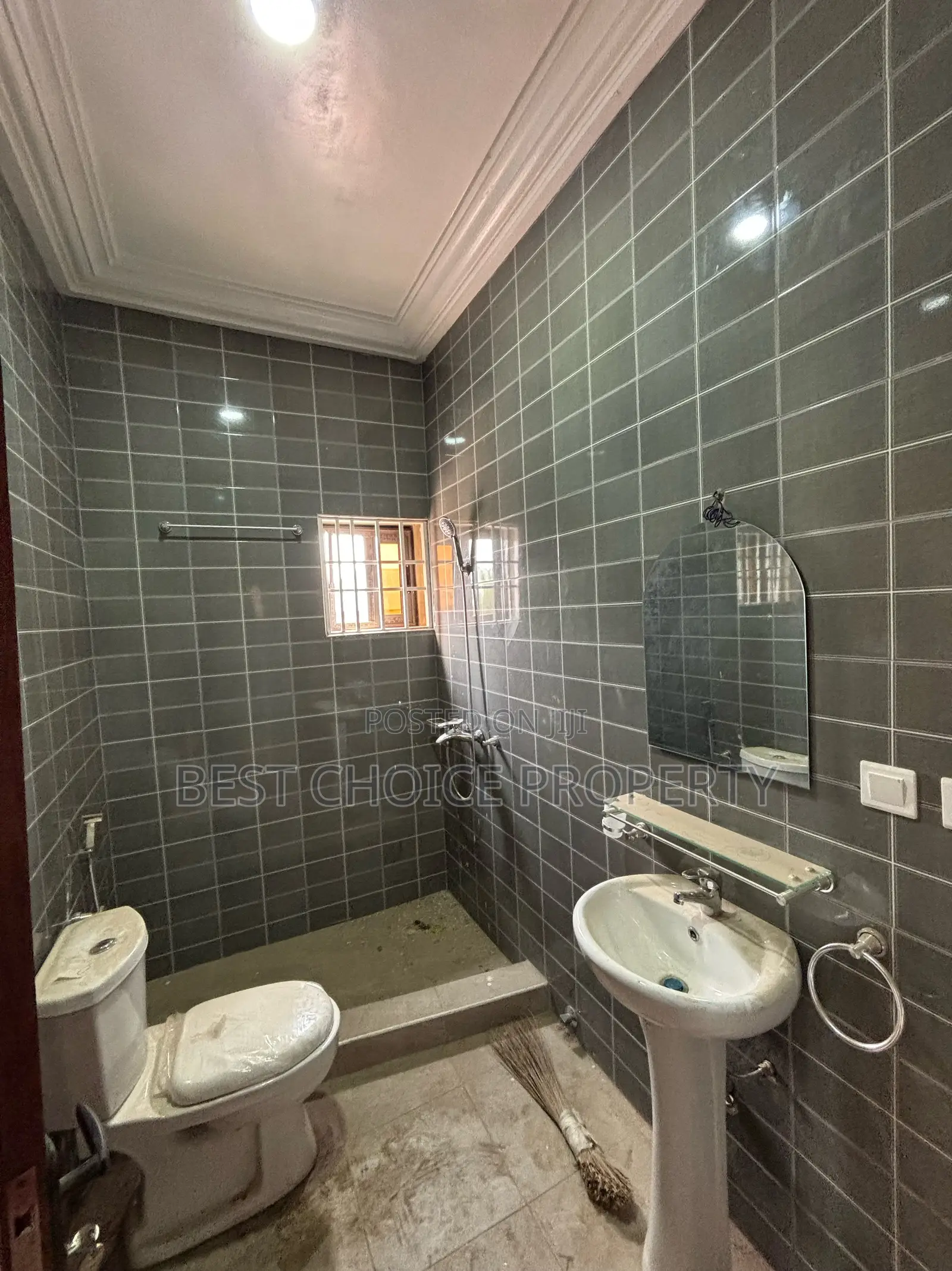 2bdrm Apartment in Little Roses, Ashaley Botwe for rent