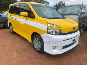 Toyota Voxy 2013 Yellow