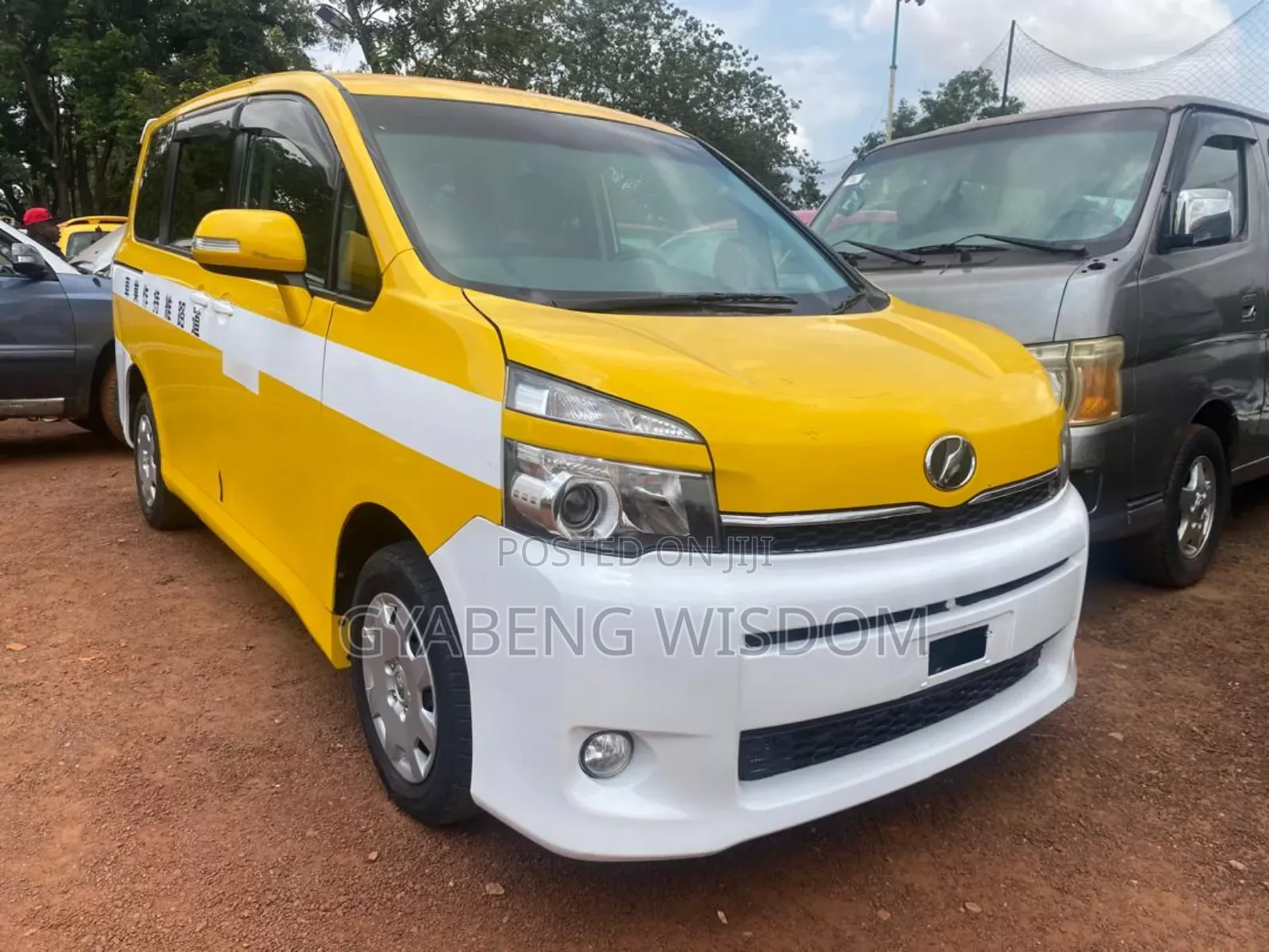 Toyota Voxy 2013 Yellow