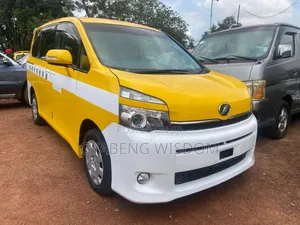 Toyota Voxy 2013 Yellow