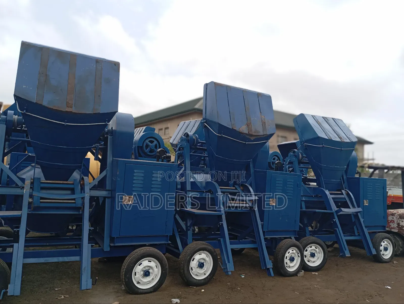 Self Loading Concrete Mixer