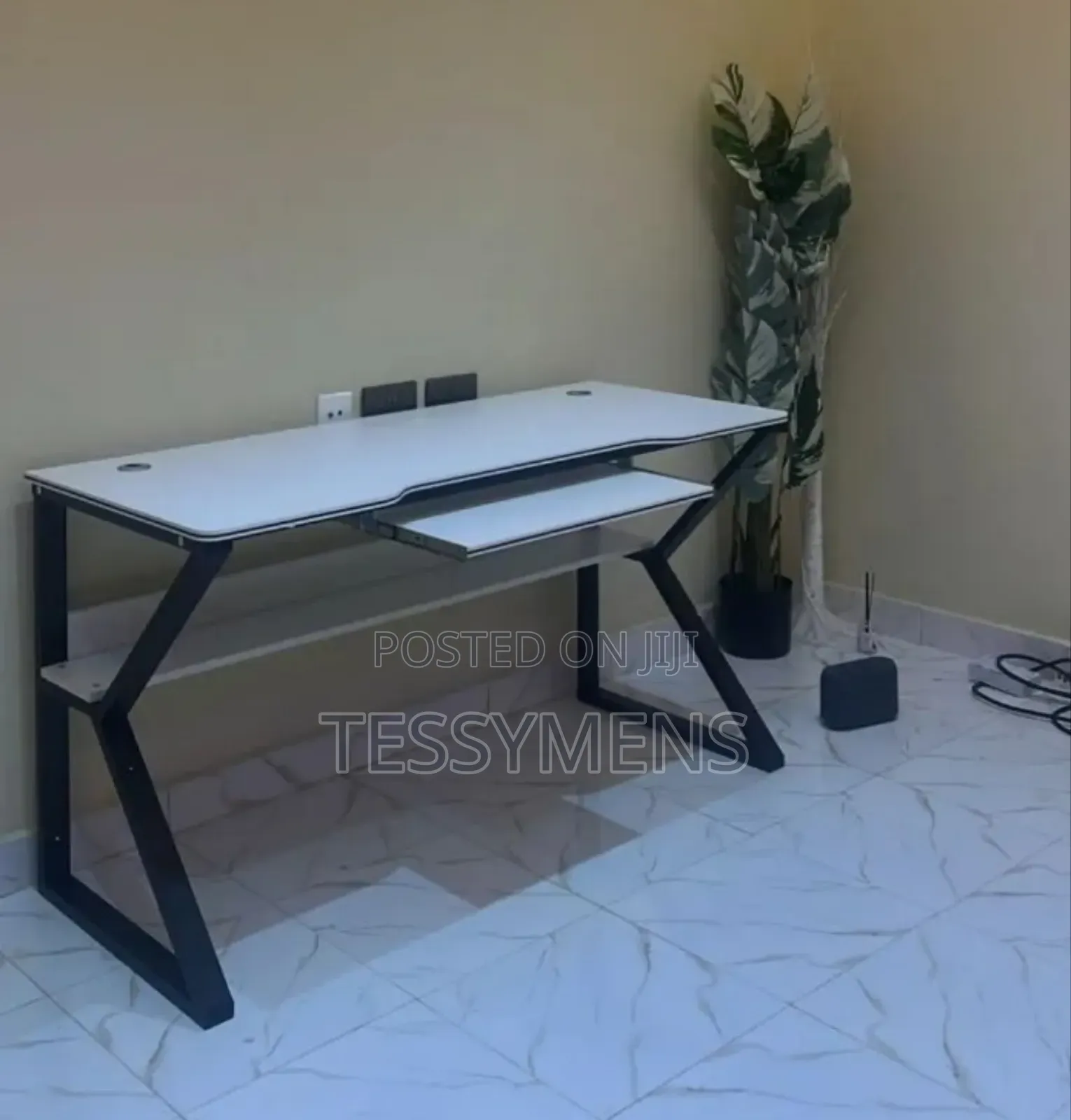120 by 60 Cm Computer Desk/ Table