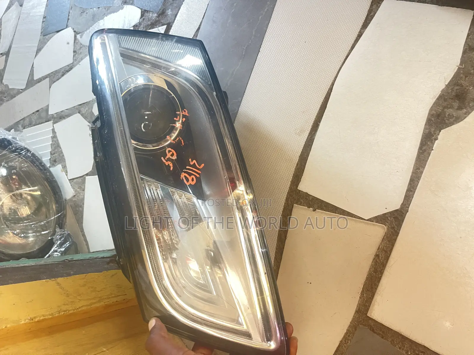 Audi Q5 Headlight Left Side 2019 With Multiple Chargers