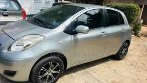Photo - Toyota Yaris 1.5 2008 Gray