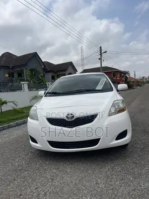 Photo - Toyota Yaris 2012 White