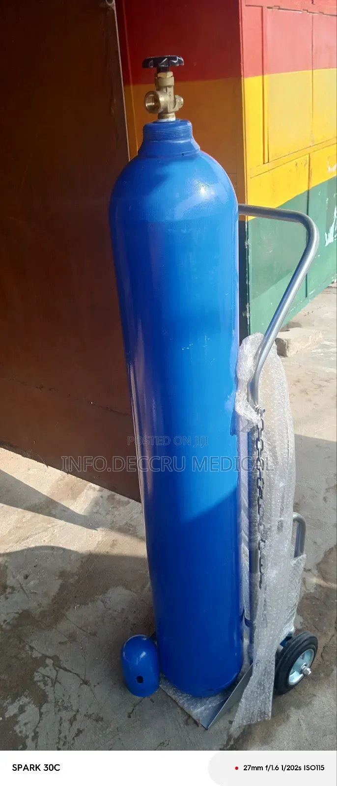 Oxygen Cylinder 40.5l With Trolley and Flowmeter