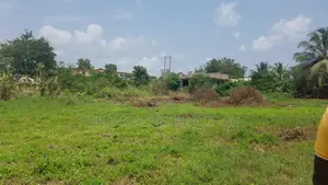 Gt/Accra - Amasaman, (Ayikai Doblo) _ 1 Plot (70'x100') Land