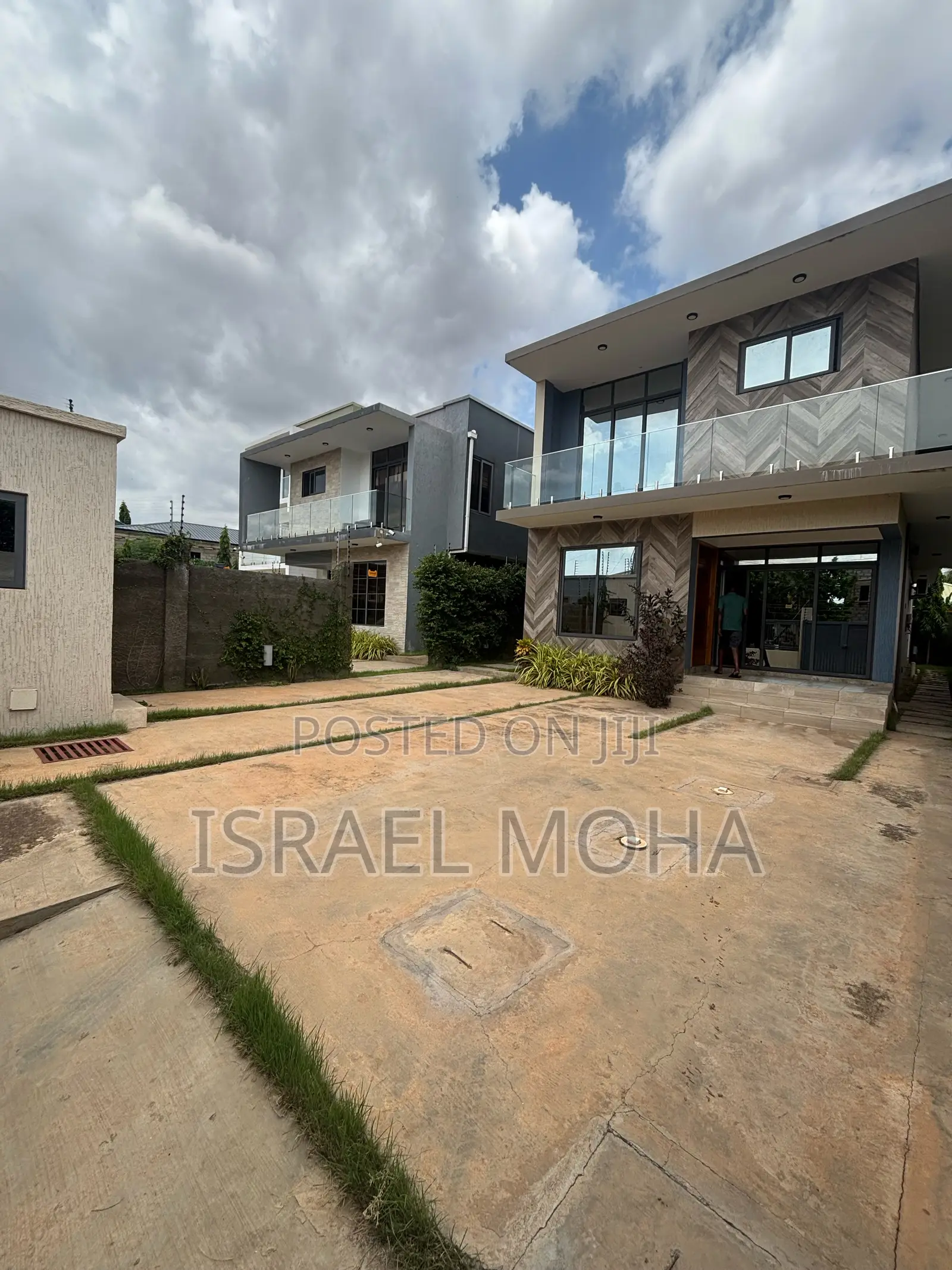 4bdrm Duplex in Oyarifa for Sale