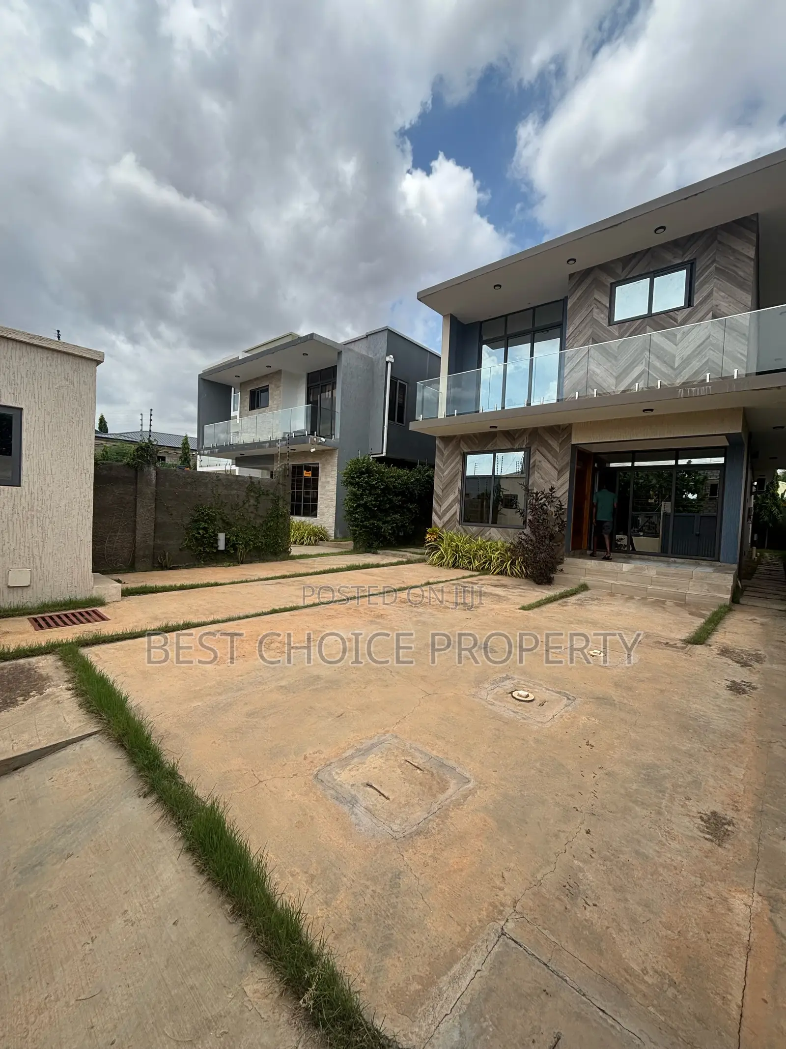 4bdrm Duplex in Oyarifa for Sale