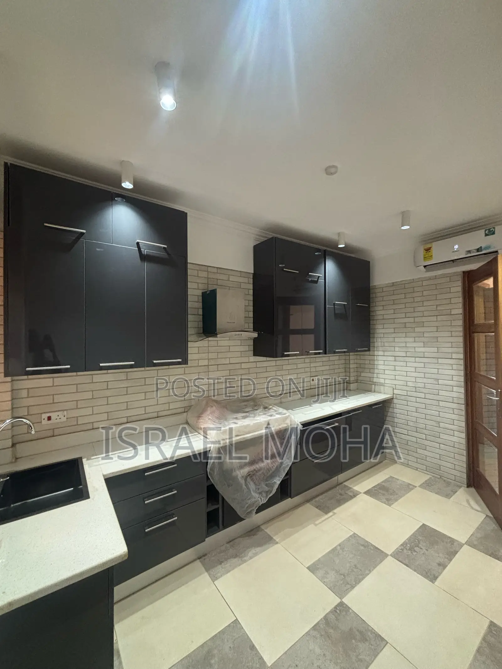 4bdrm Duplex in Oyarifa for Sale