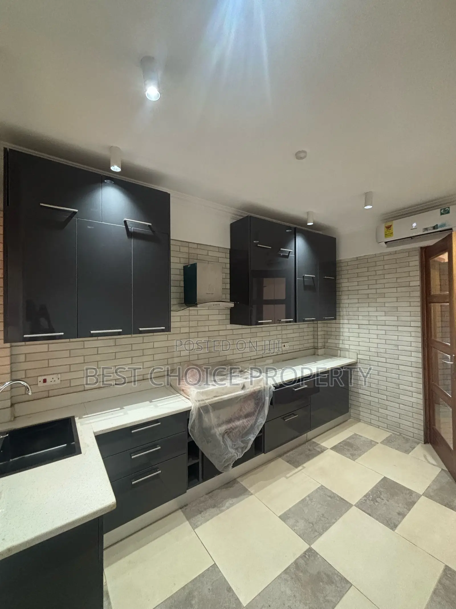 4bdrm Duplex in Oyarifa for Sale