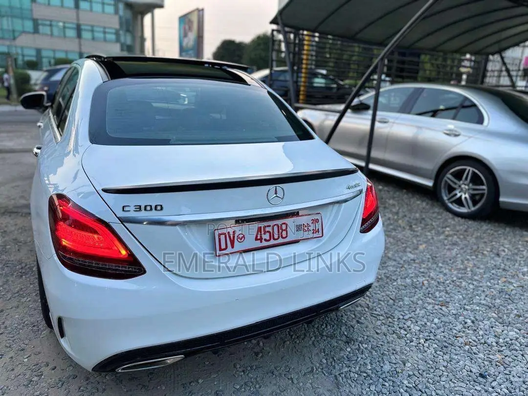 Mercedes-Benz C300 Base 4Matic Sedan AWD (2.0L 4cyl 7A) 2016 White