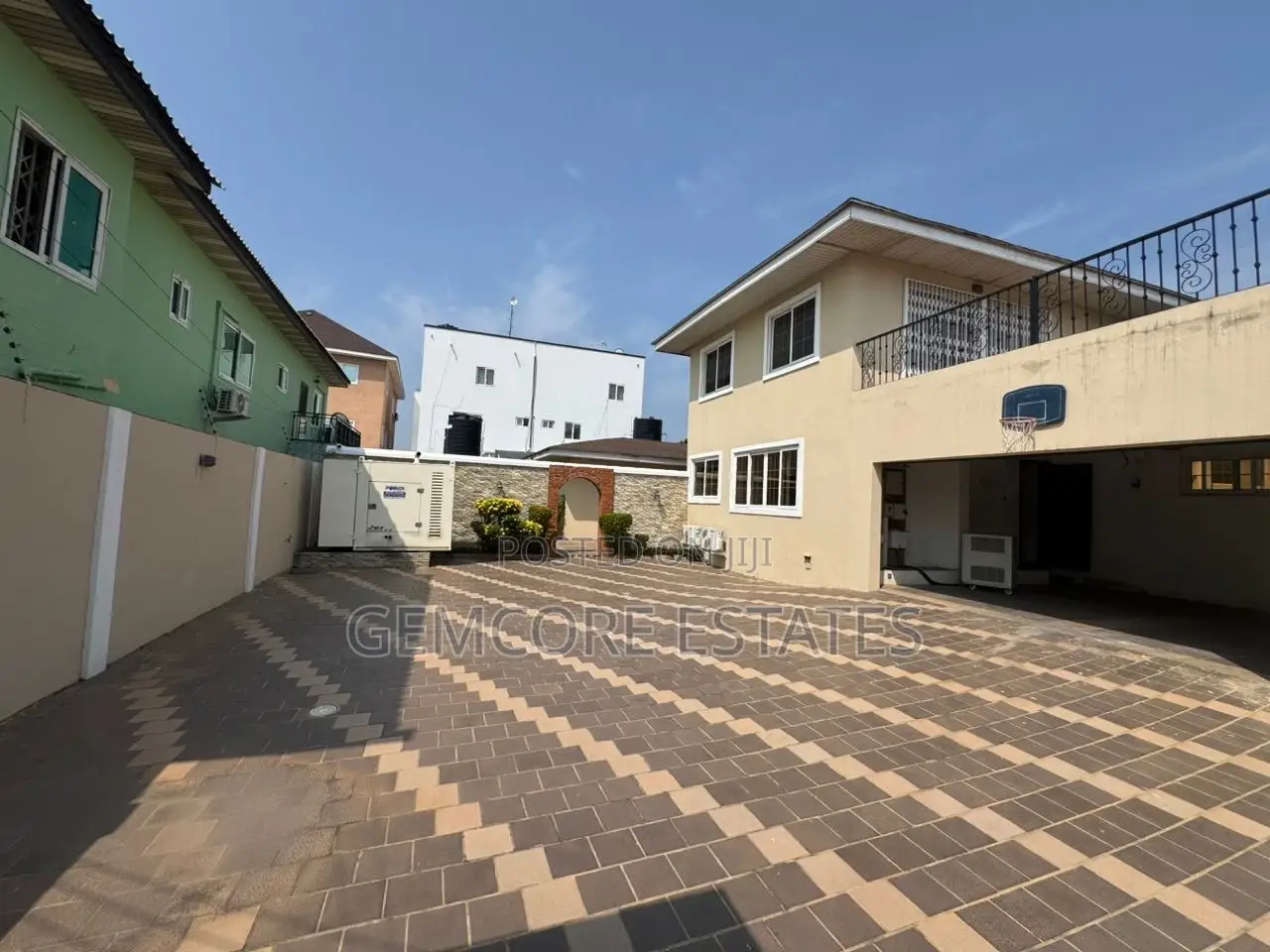 6bdrm House in East Legon for sale