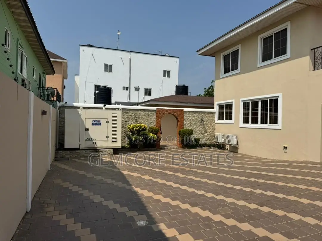 6bdrm House in East Legon for sale