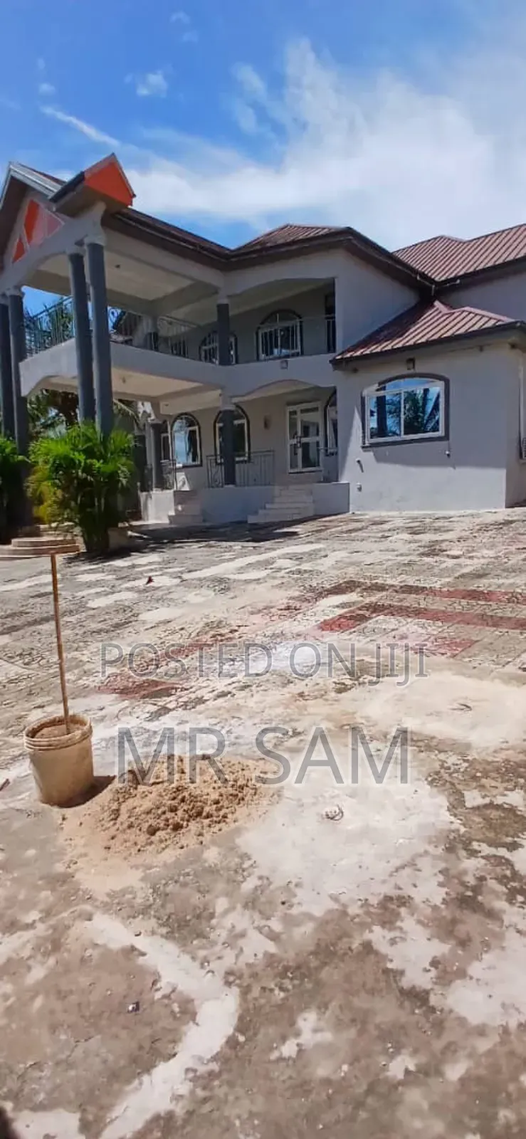 20bdrm House in Sam Properties, West Hills Mall Area for rent