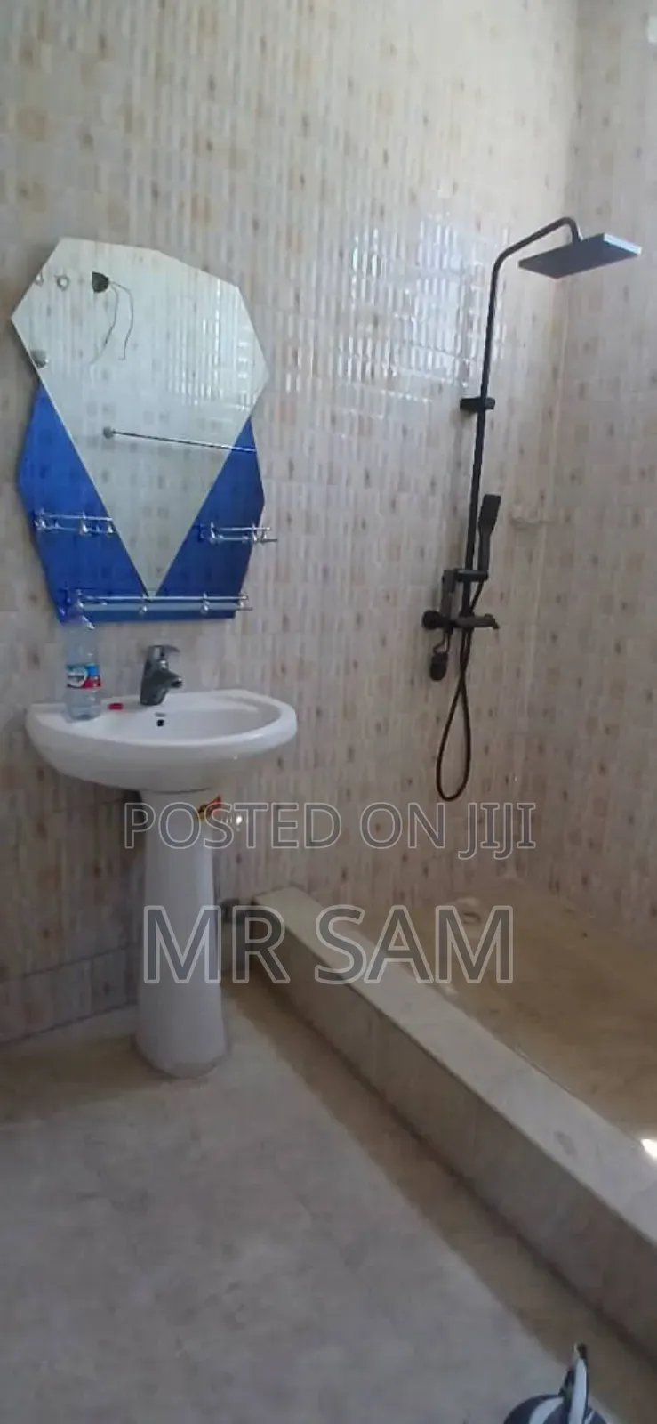 20bdrm House in Sam Properties, West Hills Mall Area for rent