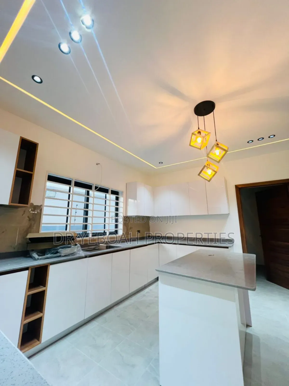 3bdrm Duplex in Oyarifa:- 3 Bedrooms for sale