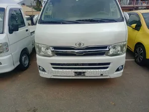 Toyota HiAce 2011 White
