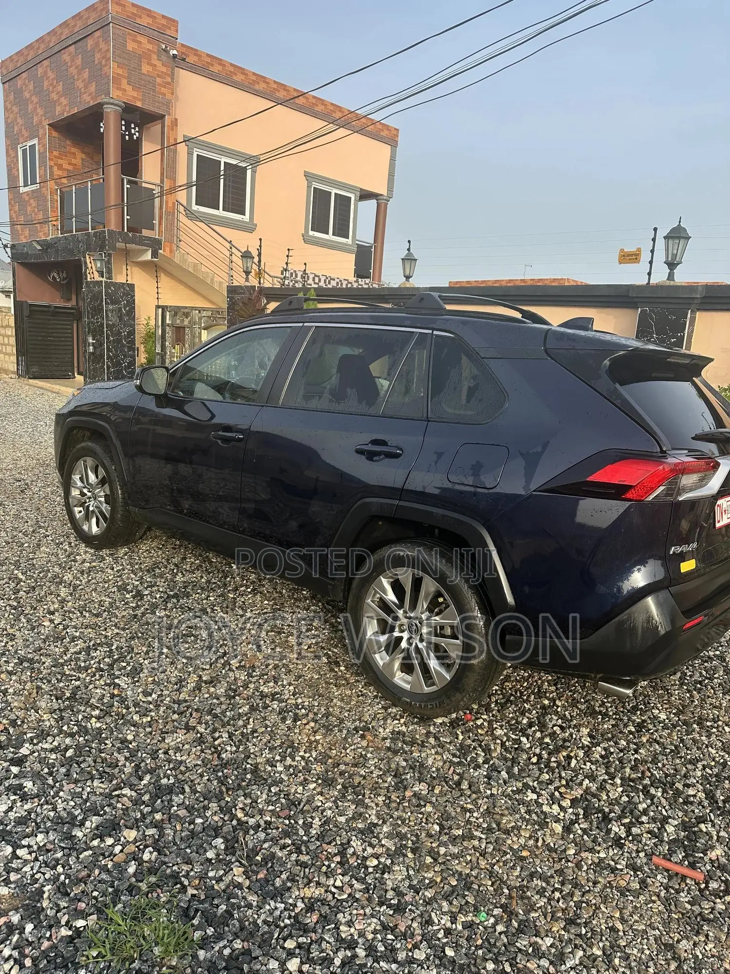 Toyota RAV4 XLE Premium 2021 Blue