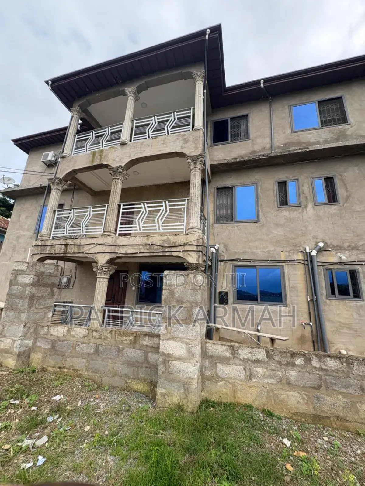 12bdrm Apartment in Tarkwa Nsuaem for sale