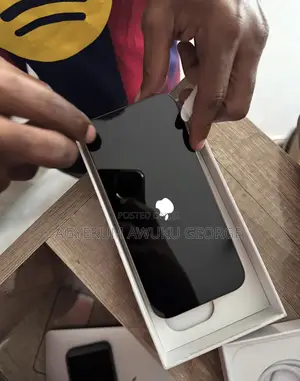 Photo - Apple iPhone 16 Pro Max 256 GB Gold