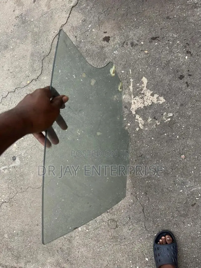 Brand New Hyundai Accent Door Glass