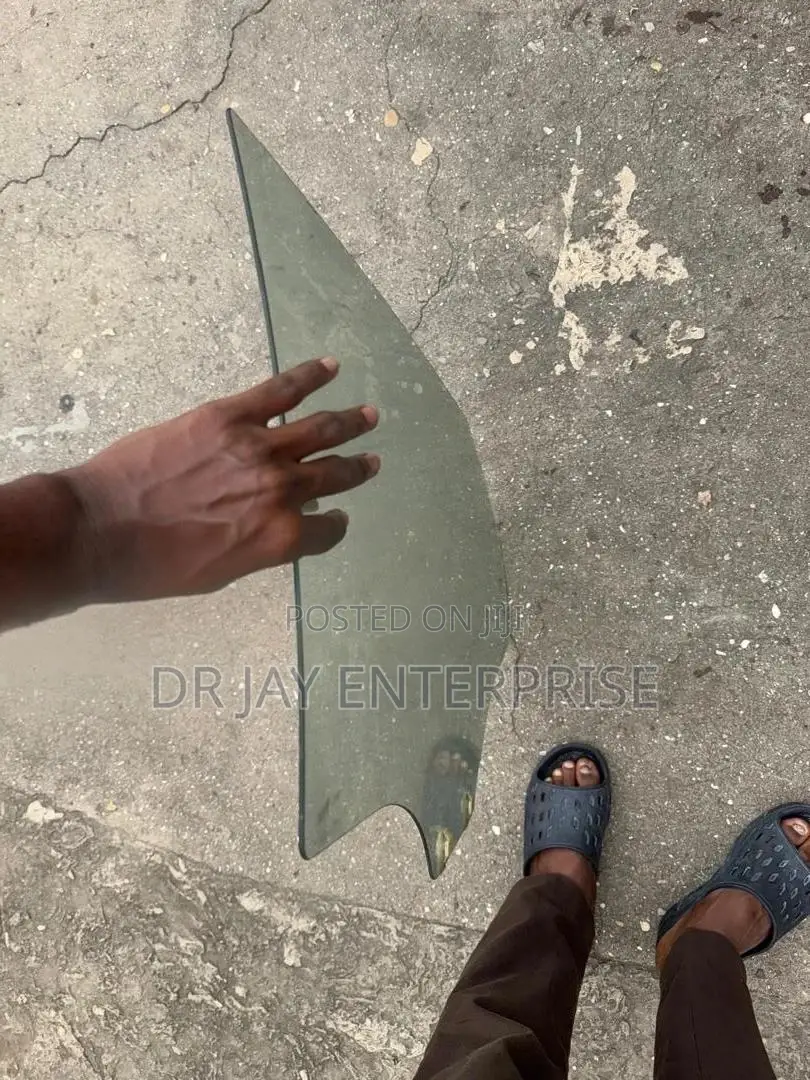Brand New Hyundai Accent Door Glass