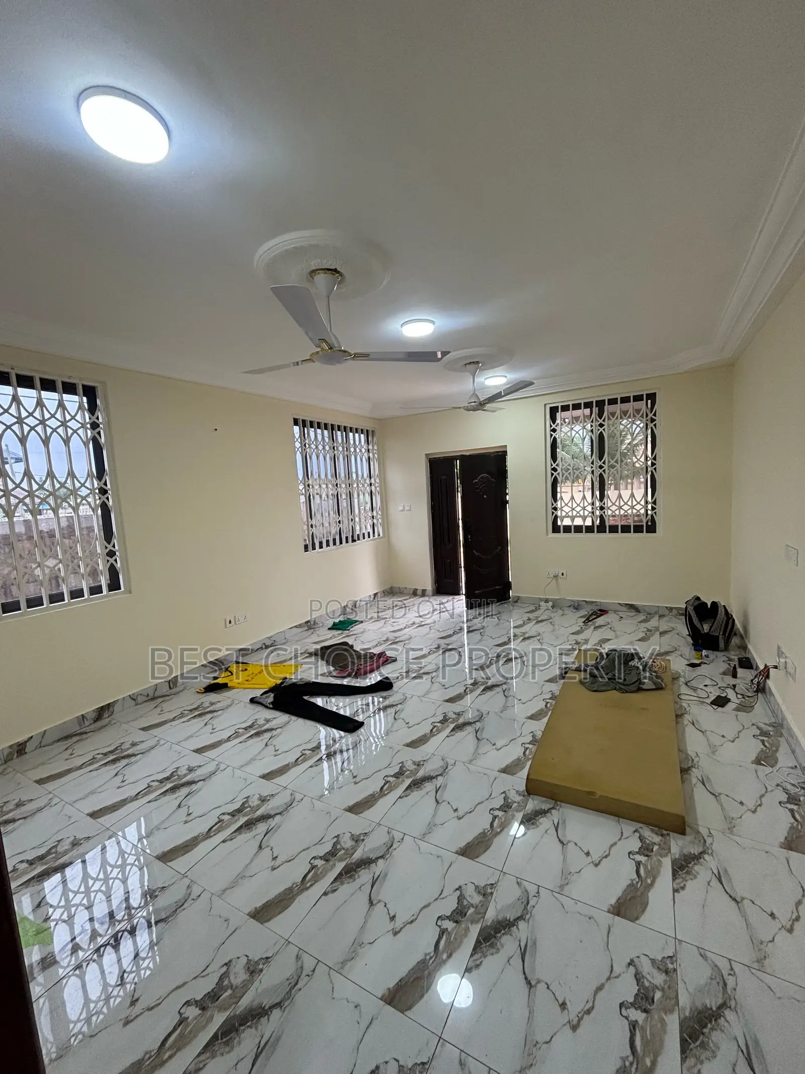 3bdrm Apartment in Community 8 Police, Lake Side Estate for rent