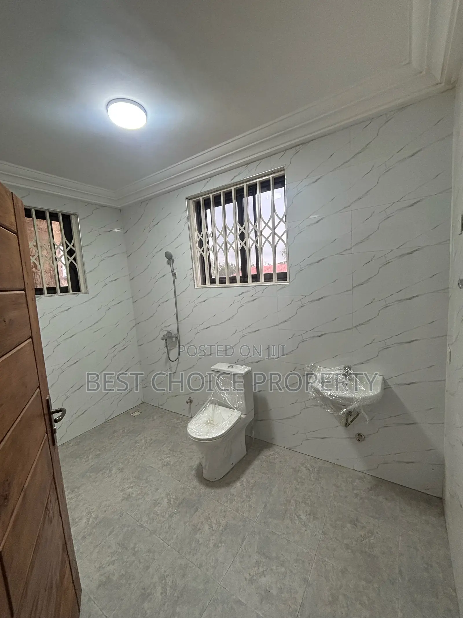 3bdrm Apartment in Community 8 Police, Lake Side Estate for rent
