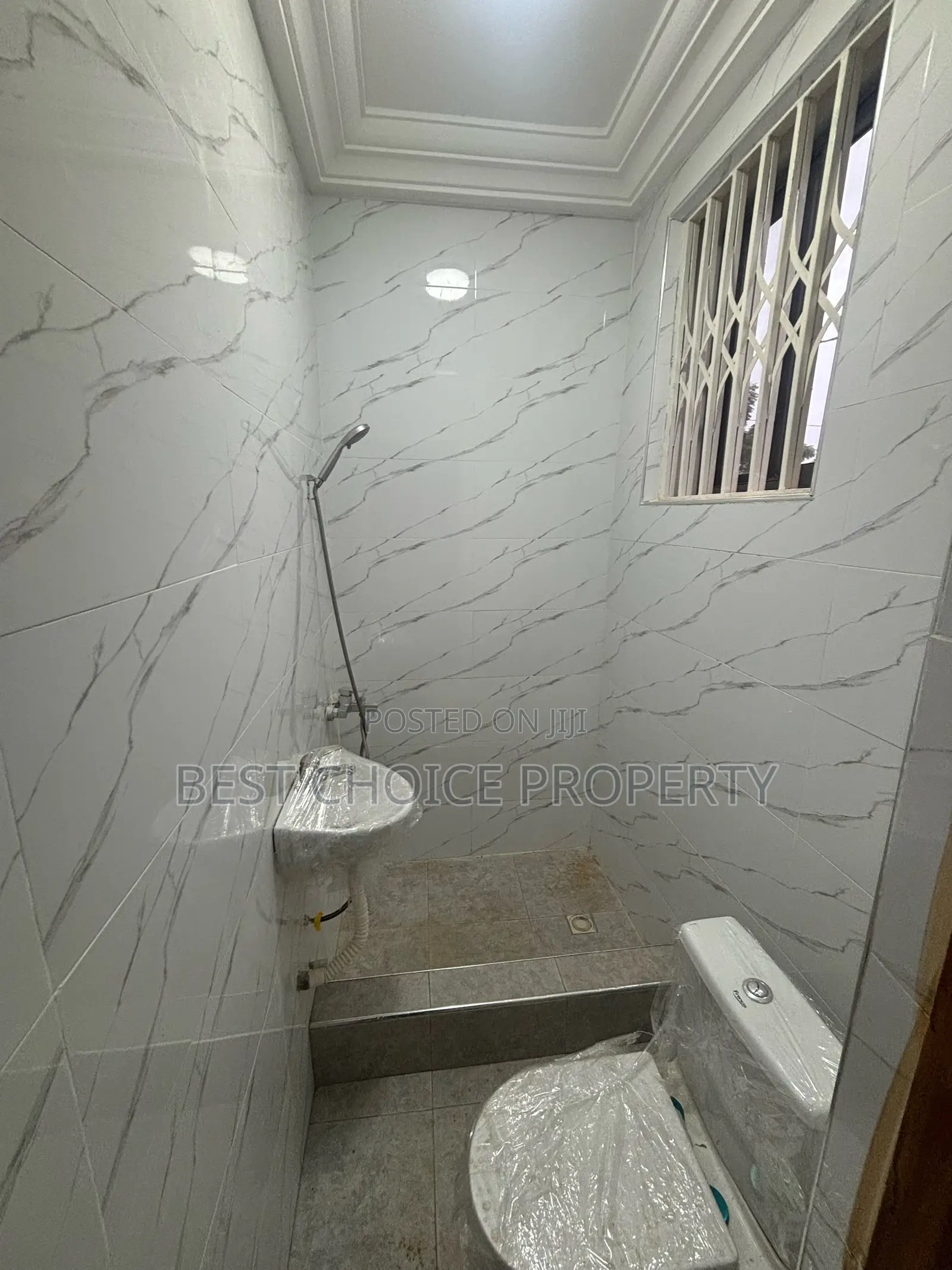 3bdrm Apartment in Community 8 Police, Lake Side Estate for rent
