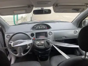 Toyota Sienta 1.5 AWD 2012 Burgundy
