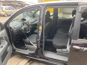 Toyota Sienta 1.5 AWD 2012 Burgundy
