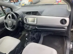 Toyota Vitz 1.3 AWD 5dr 2013 Black